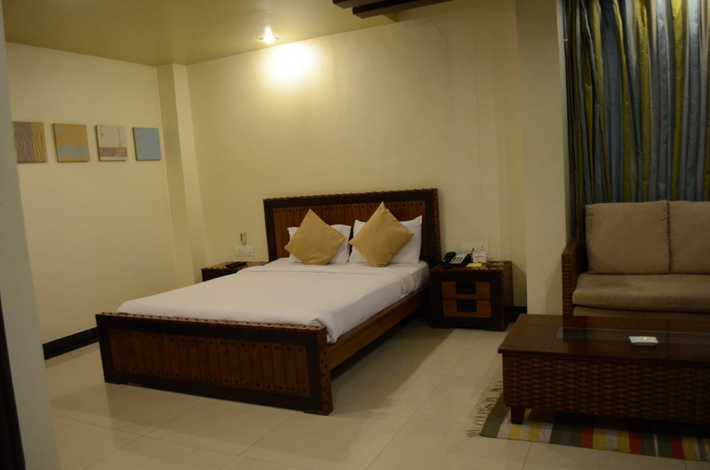 Hotel The Elite Suites Pune Habitación foto